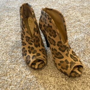 Vince Camuto Leopard Print Peep Toe Bootie Size 7